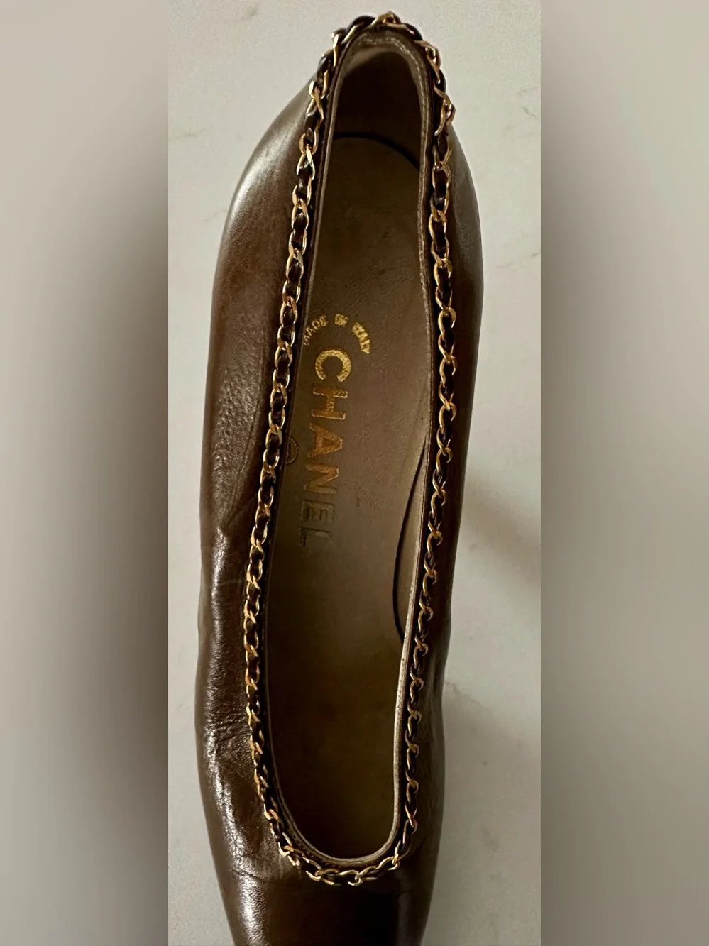 Vintage CHANEL Brown Leather Chain-Trim Pumps Size 37.5 EUC
